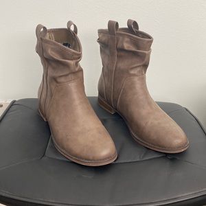 Light Brown/Tan Slouchy Above-Ankle Boot, 8